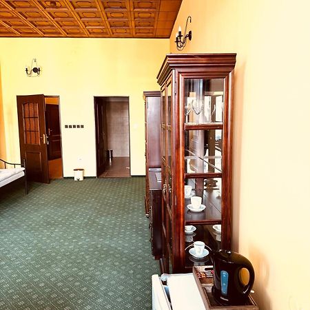 Hotel Maxim Frydek-Mistek Bagian luar foto