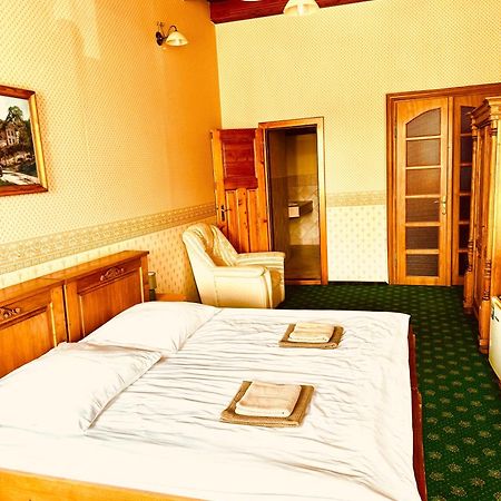Hotel Maxim Frydek-Mistek Bagian luar foto
