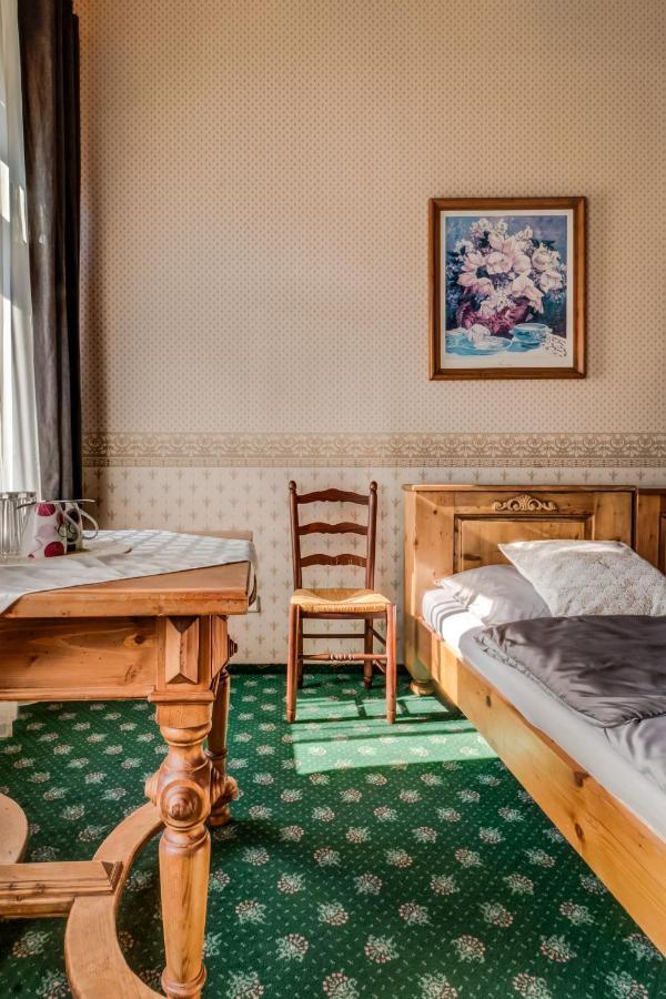 Hotel Maxim Frydek-Mistek Bagian luar foto