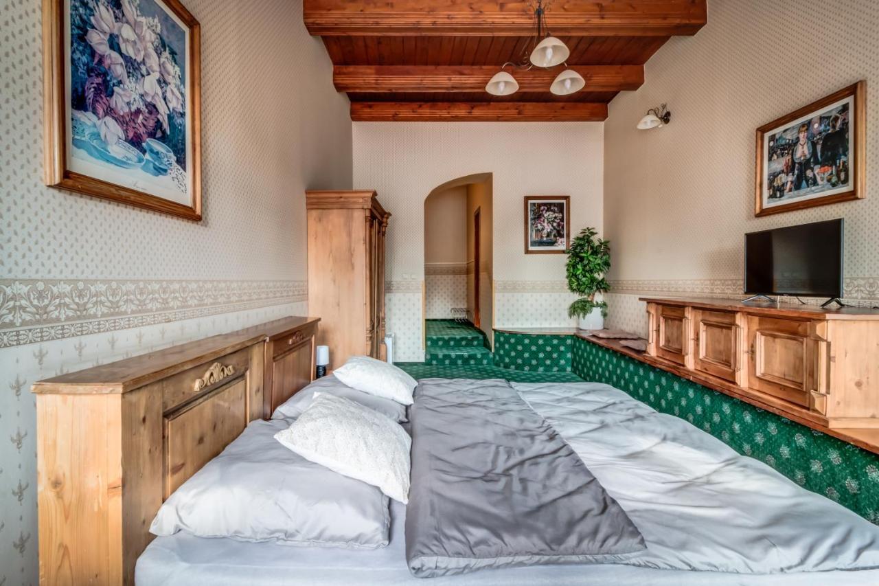 Hotel Maxim Frydek-Mistek Bagian luar foto