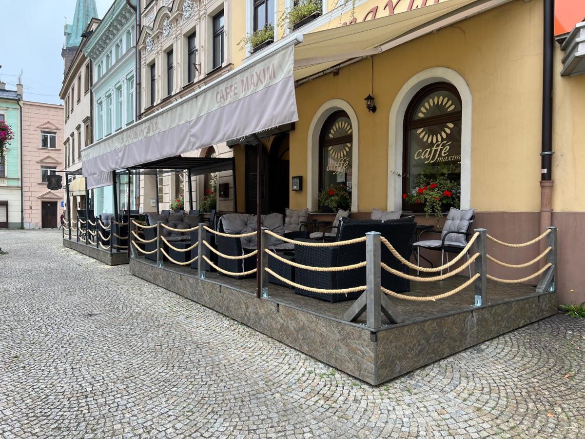 Hotel Maxim Frydek-Mistek Bagian luar foto