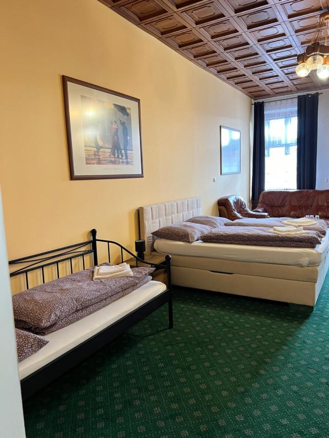 Hotel Maxim Frydek-Mistek Bagian luar foto