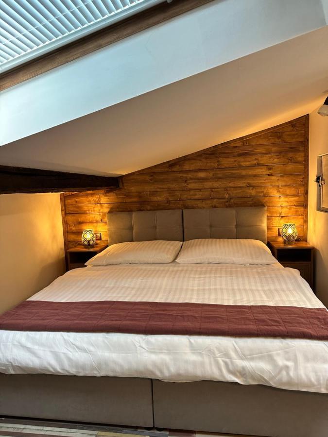 Hotel Maxim Frydek-Mistek Bagian luar foto